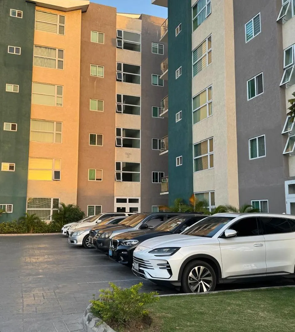 Harloes Suites - Kingston - Free Parking And Pool Jamaica